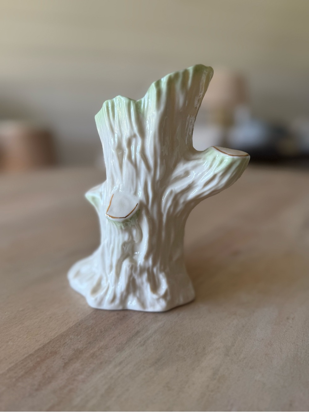 Beautiful Vintage Belleek Ireland Tree Trunk Vase